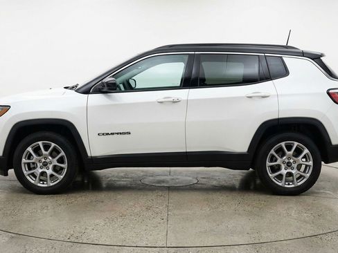 Used 2025 Jeep Compass Limited image 5