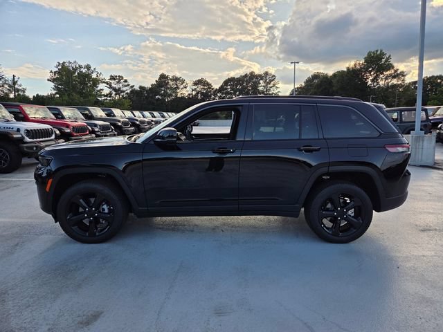 New 2026 Jeep Grand Cherokee Limited w/ Limited Altitude Package AWD/4WD image 4