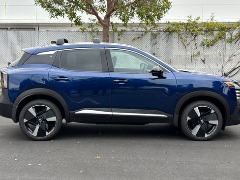 New 2026 Nissan Kicks SR image 3