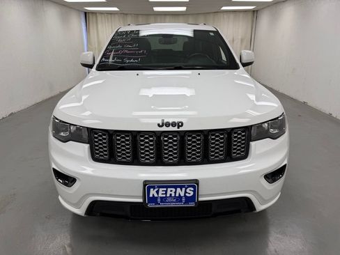 Used 2019 Jeep Grand Cherokee Altitude AWD/4WD image 8