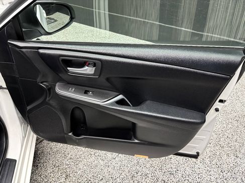 Used 2016 Toyota Camry SE image 27