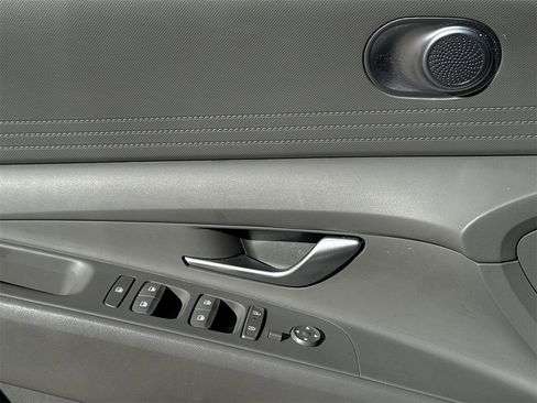 Used 2024 Hyundai Elantra SEL image 24