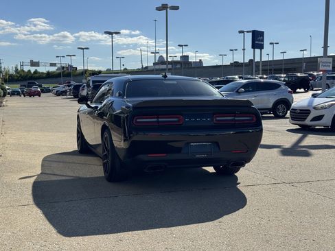 Used 2016 Dodge Challenger R/T Scat Pack w/ Leather Interior Group image 8