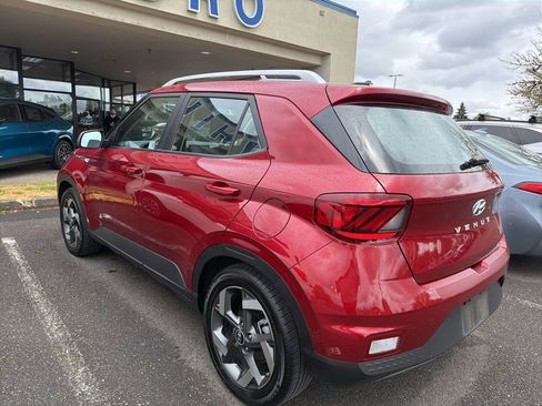 Used 2024 Hyundai Venue SEL FWD image 6