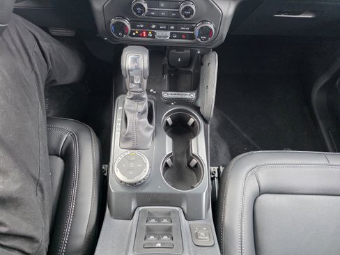 New 2025 Ford Bronco Outer Banks w/ Sasquatch Package image 14