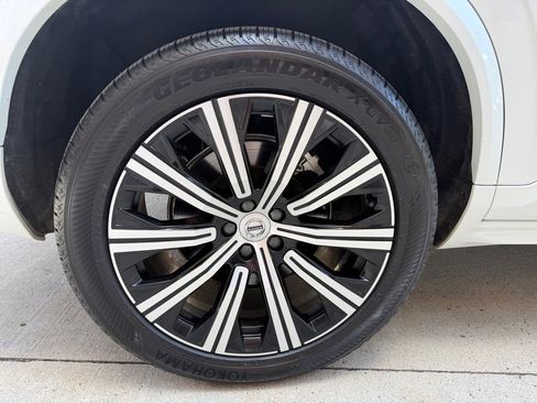 Used 2024 Volvo XC90 B5 Core AWD/4WD image 9
