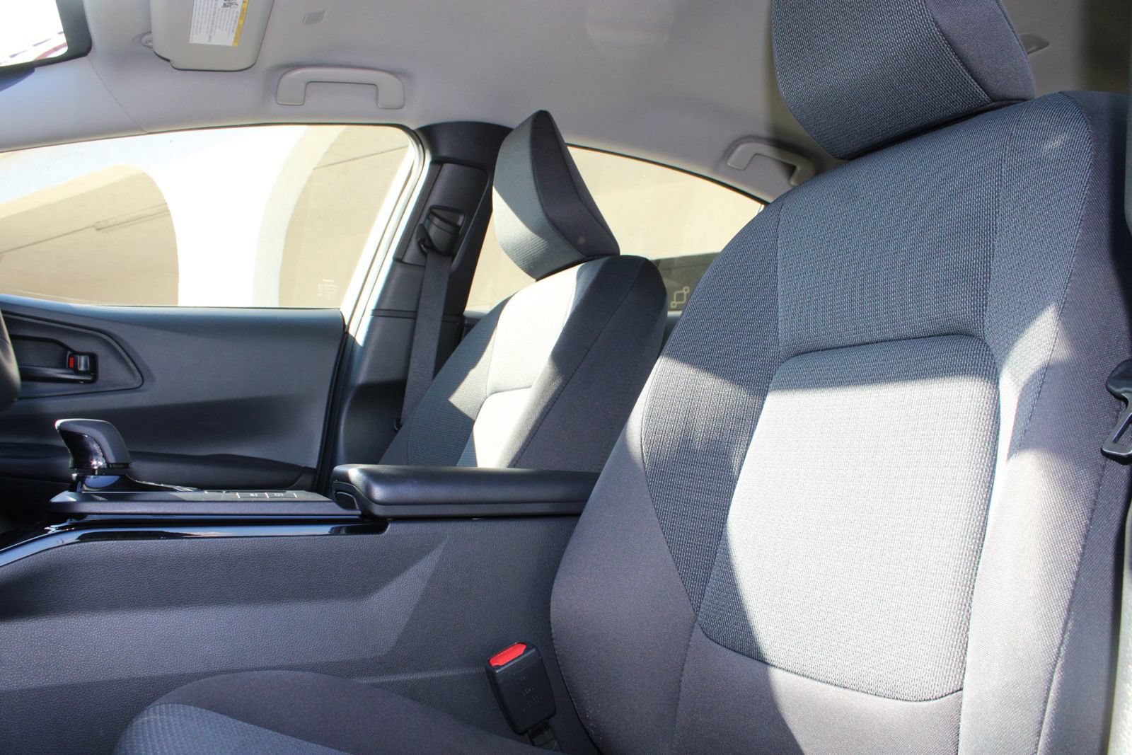 Used 2025 Toyota Prius LE FWD image 20