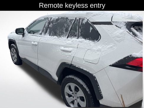Used 2019 Toyota RAV4 LE image 4