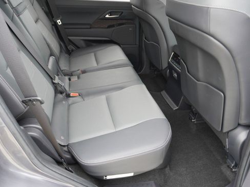 Used 2024 Lexus GX 550 w/ Cold Area Package AWD/4WD image 33