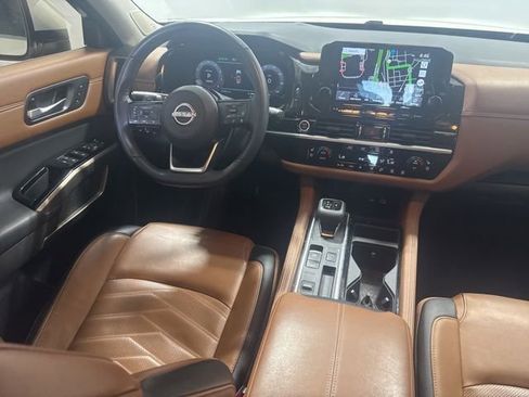 Used 2024 Nissan Pathfinder Platinum FWD image 25
