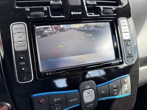 Used 2015 Nissan Leaf SV image 16