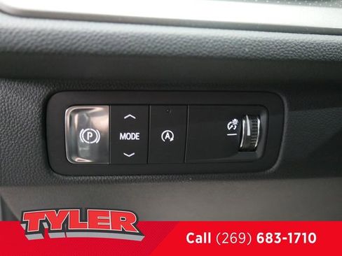 New 2025 Chevrolet Traverse LT w/ Driver Confidence Package image 23