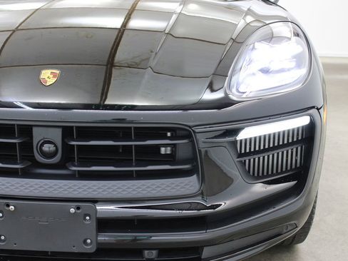 Certified 2023 Porsche Macan S AWD/4WD image 11