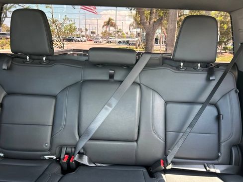 Used 2024 GMC Sierra 1500 SLT AWD/4WD image 13