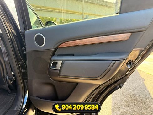 Used 2017 Land Rover Discovery HSE image 32