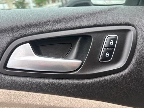 Used 2015 Ford Escape SE FWD image 21