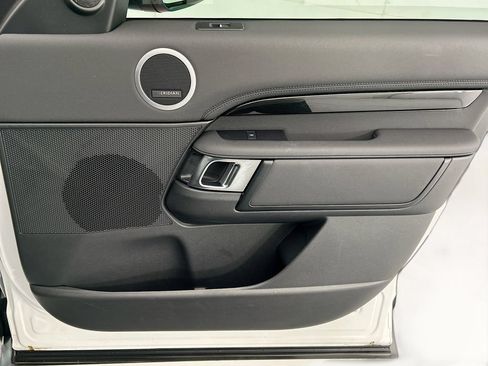 Certified 2025 Land Rover Discovery S AWD/4WD image 24
