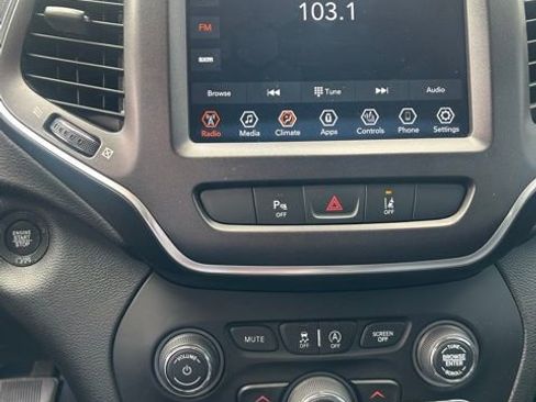 Used 2021 Jeep Cherokee Trailhawk image 15