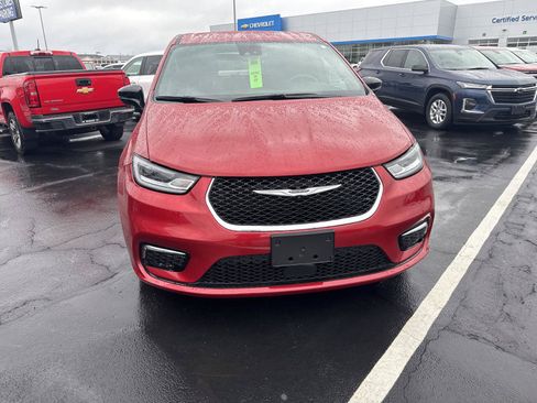 Used 2025 Chrysler Pacifica Select FWD image 6