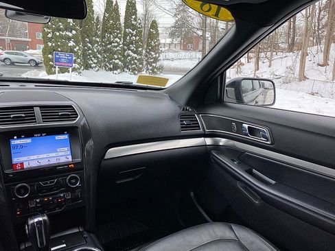 Certified 2018 Ford Explorer XLT w/ Equipment Group 202A image 22