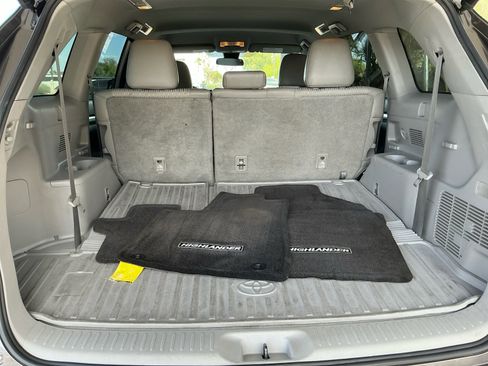 Used 2018 Toyota Highlander Plus FWD image 33