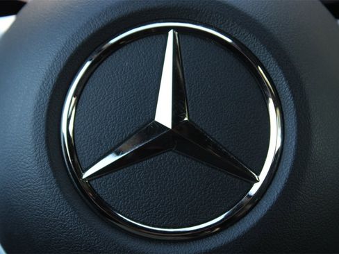 Used 2025 Mercedes-Benz GLA 250 4MATIC w/ Winter Package image 35