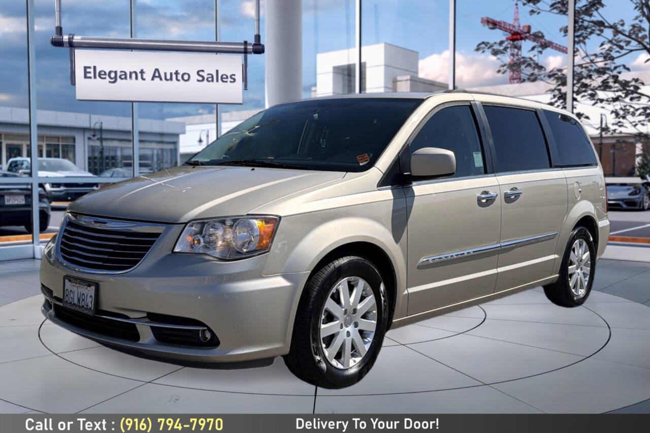 Used 2016 Chrysler Town & Country Touring w/ Driver Convenience Group FWD image 9
