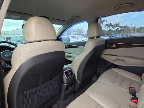 Used 2018 Kia Sorento EX FWD image 19