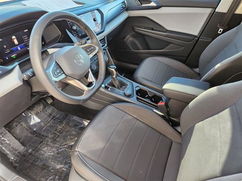 Used 2022 Volkswagen Taos SE image 6