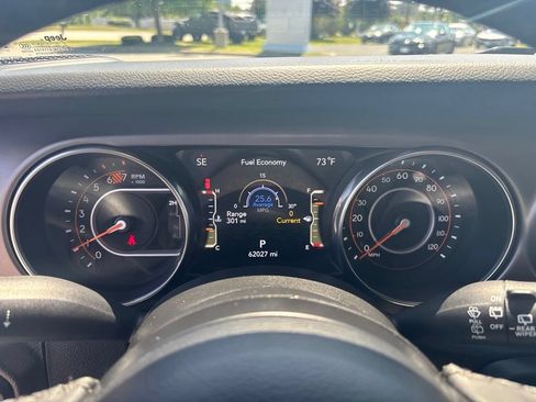 Used 2023 Jeep Wrangler Sport AWD/4WD image 17