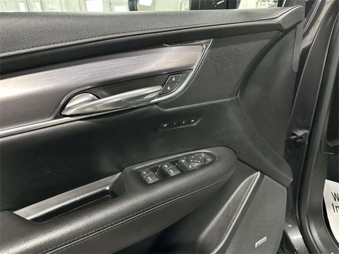 Used 2018 Cadillac XT5 Luxury w/ Driver Awareness Package image 17