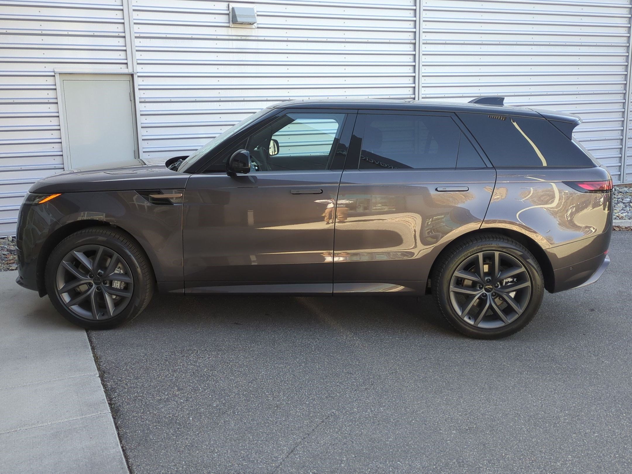 New 2026 Land Rover Range Rover Sport Dynamic SE AWD/4WD image 8