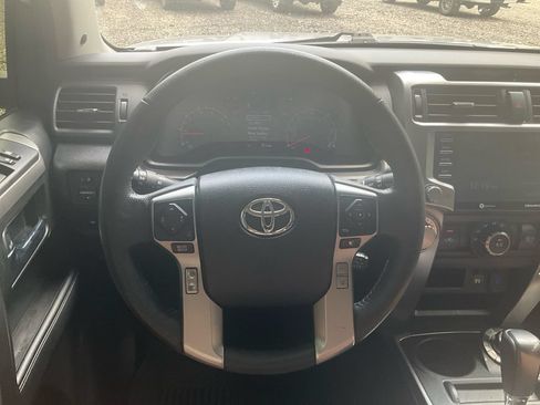 Used 2021 Toyota 4Runner SR5 AWD/4WD image 23