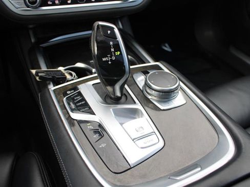 Used 2020 BMW 750i xDrive w/ Cold Weather Package image 22