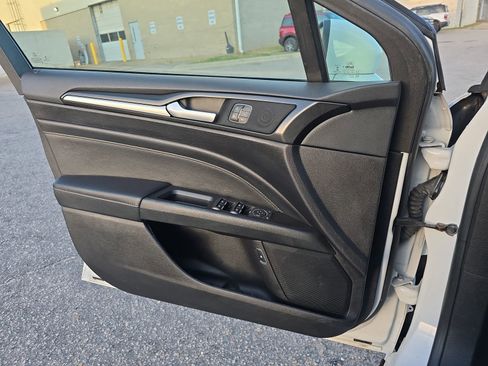 Used 2019 Ford Fusion Titanium FWD image 25