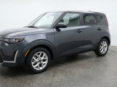 Used 2025 Kia Soul LX w/ LX Technology Package image 3