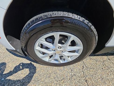 Used 2024 Chevrolet Equinox LT AWD/4WD image 32