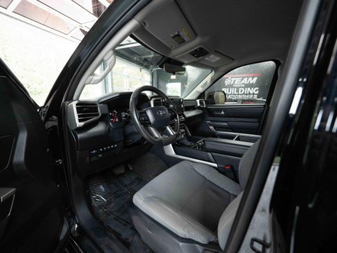 Used 2022 Toyota Tundra SR5 w/ Convenience Package image 8