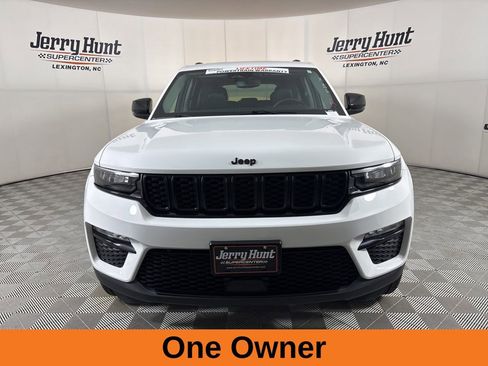 Used 2023 Jeep Grand Cherokee Limited w/ Black Appearance Package image 3