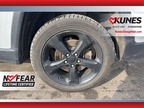 Used 2023 Jeep Grand Cherokee L Laredo image 18