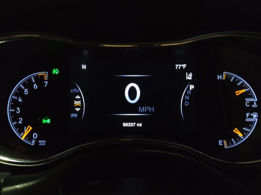 Used 2020 Jeep Grand Cherokee Altitude AWD/4WD image 23