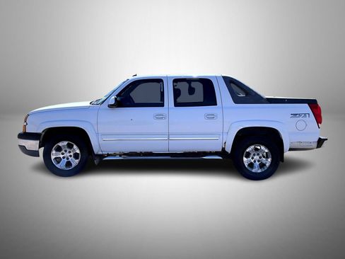 Used 2005 Chevrolet Avalanche Z71 w/ Sun And Sound Package AWD/4WD image 8