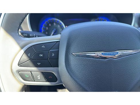 Used 2018 Chrysler Pacifica Limited FWD image 23