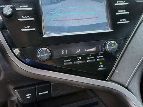 Used 2019 Toyota Camry SE FWD image 12