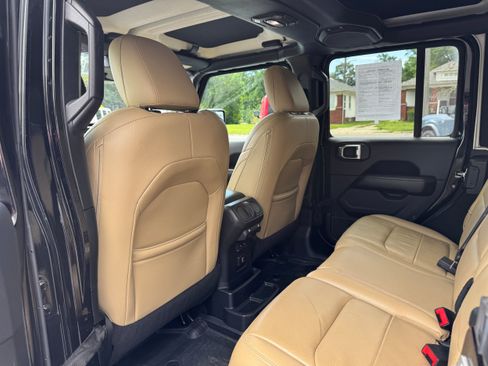 Used 2018 Jeep Wrangler Unlimited Sahara w/ Dual Top Group AWD/4WD image 13