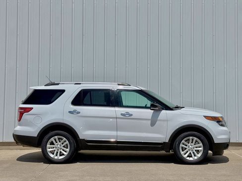 Used 2014 Ford Explorer XLT w/ Equipment Group 202A AWD/4WD image 7