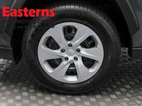 Used 2024 Toyota RAV4 LE image 31