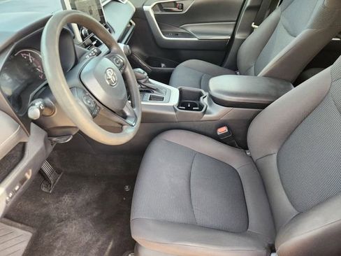 Used 2023 Toyota RAV4 LE image 9