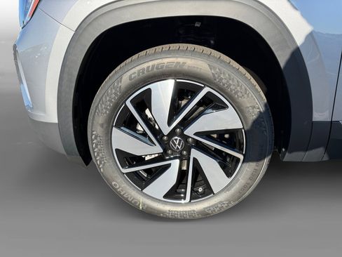 New 2026 Volkswagen Atlas SEL image 9