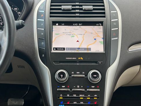 Used 2017 Lincoln MKC Reserve FWD image 10